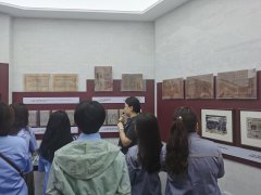 <b>走進檔案館，領(lǐng)悟獨特魅力</b>